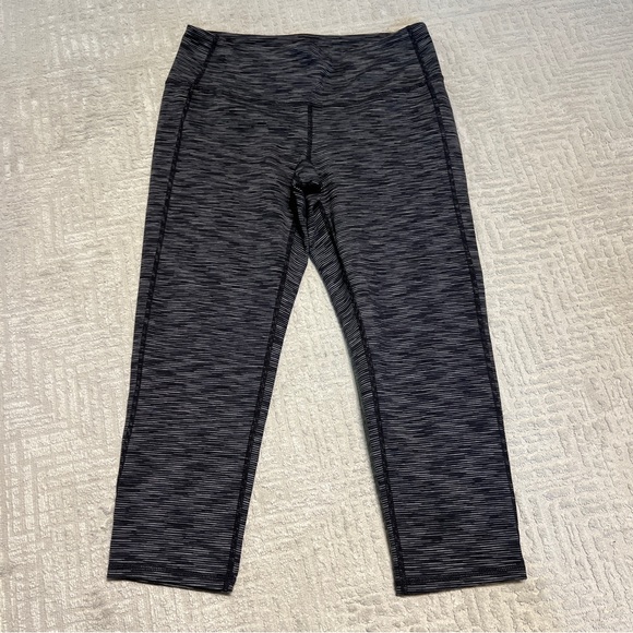 Athleta Energy Chaturanga Black Space Cropped Capri Leggings Women’s Small - Picture 2 of 7